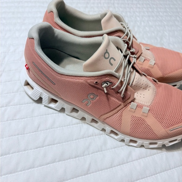 On Running Women's Pink and White Athletic Shoes - Picture 1 of 3